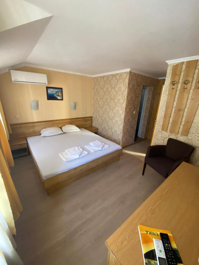 Еника Hotel Varna Ngoại thất bức ảnh